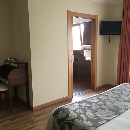 Hotel Valle De Cabezon 3*