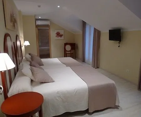 Hotel Valle De Cabezon 3*