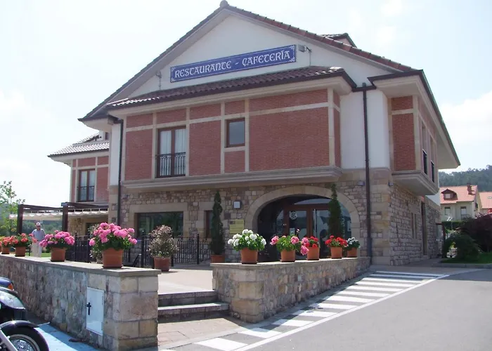 Hotel Valle De Cabezon 3*